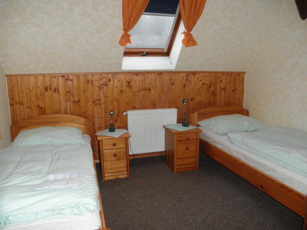 Pension Mikulas V Krusnych Horach Mikulov v Krusnych Horach Zimmer foto