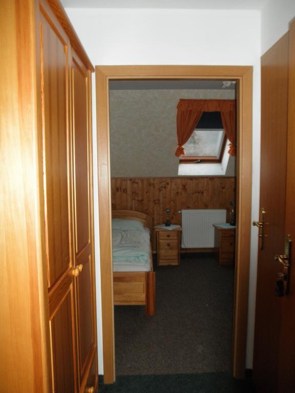 Pension Mikulas V Krusnych Horach Mikulov v Krusnych Horach Zimmer foto