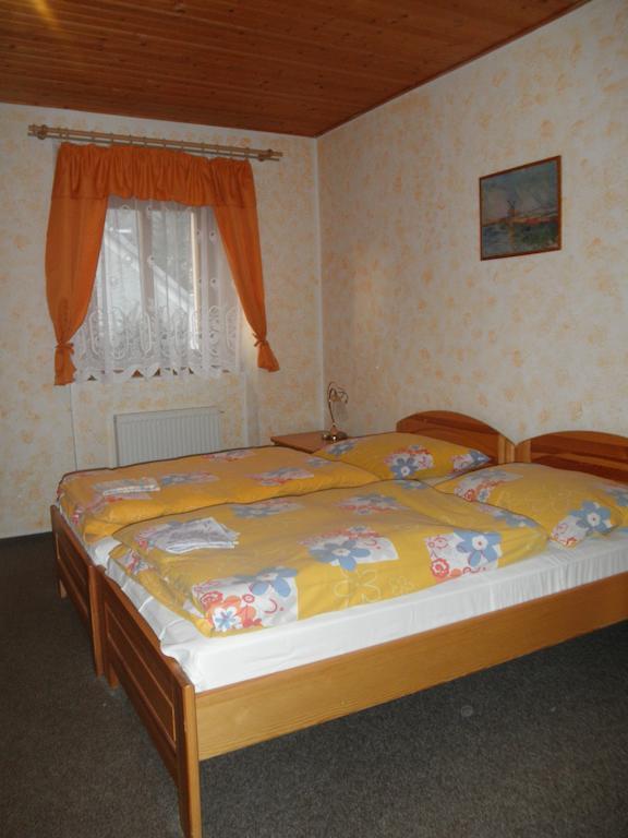 Pension Mikulas V Krusnych Horach Mikulov v Krusnych Horach Zimmer foto